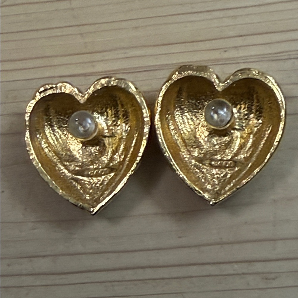 Avon Gold Textured Heart Earrings - Picture 6 of 6